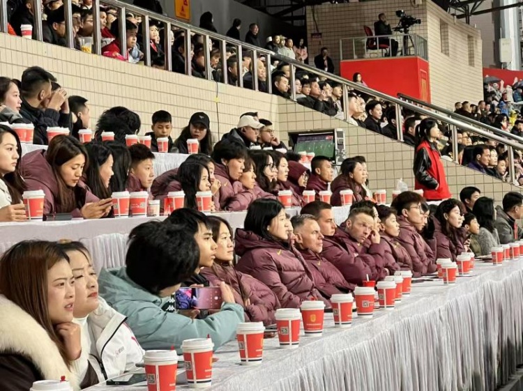 北青體育：中國女足現(xiàn)身中甲賽場，觀看重慶銅梁龍vs遼寧鐵人