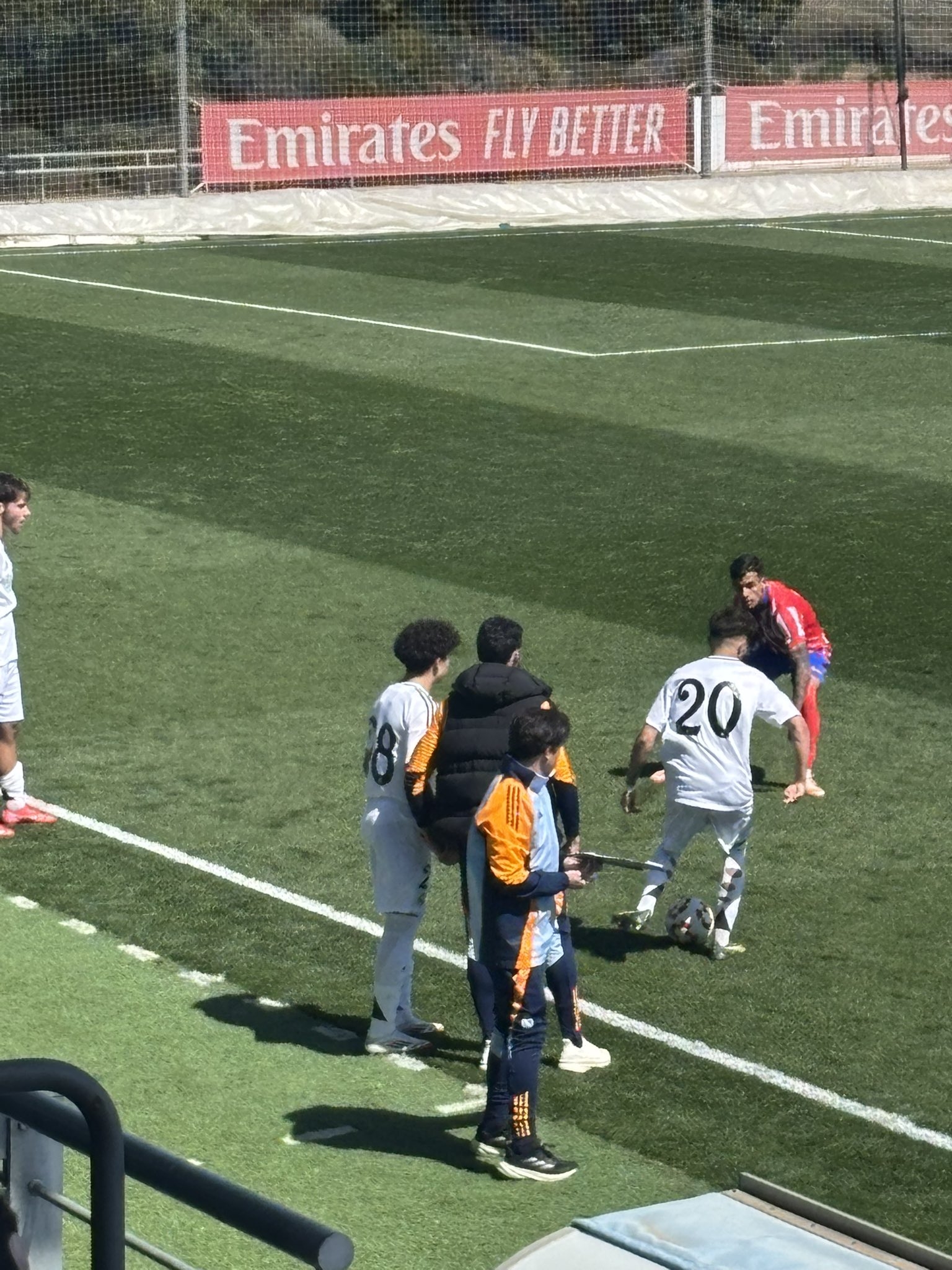 天賦滿滿！馬塞洛15歲兒子恩佐皇馬U19首秀，登場5分鐘腳后跟助攻