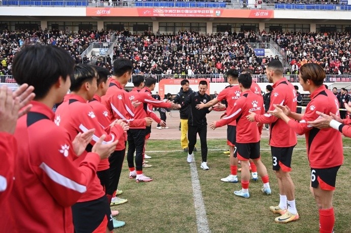 今日賽前，俱樂部為前球員馬曉磊及文爍舉行了退役儀式