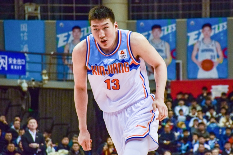 高效輸出！李炎哲半場(chǎng)7中5拿到12分2板1助1斷2帽