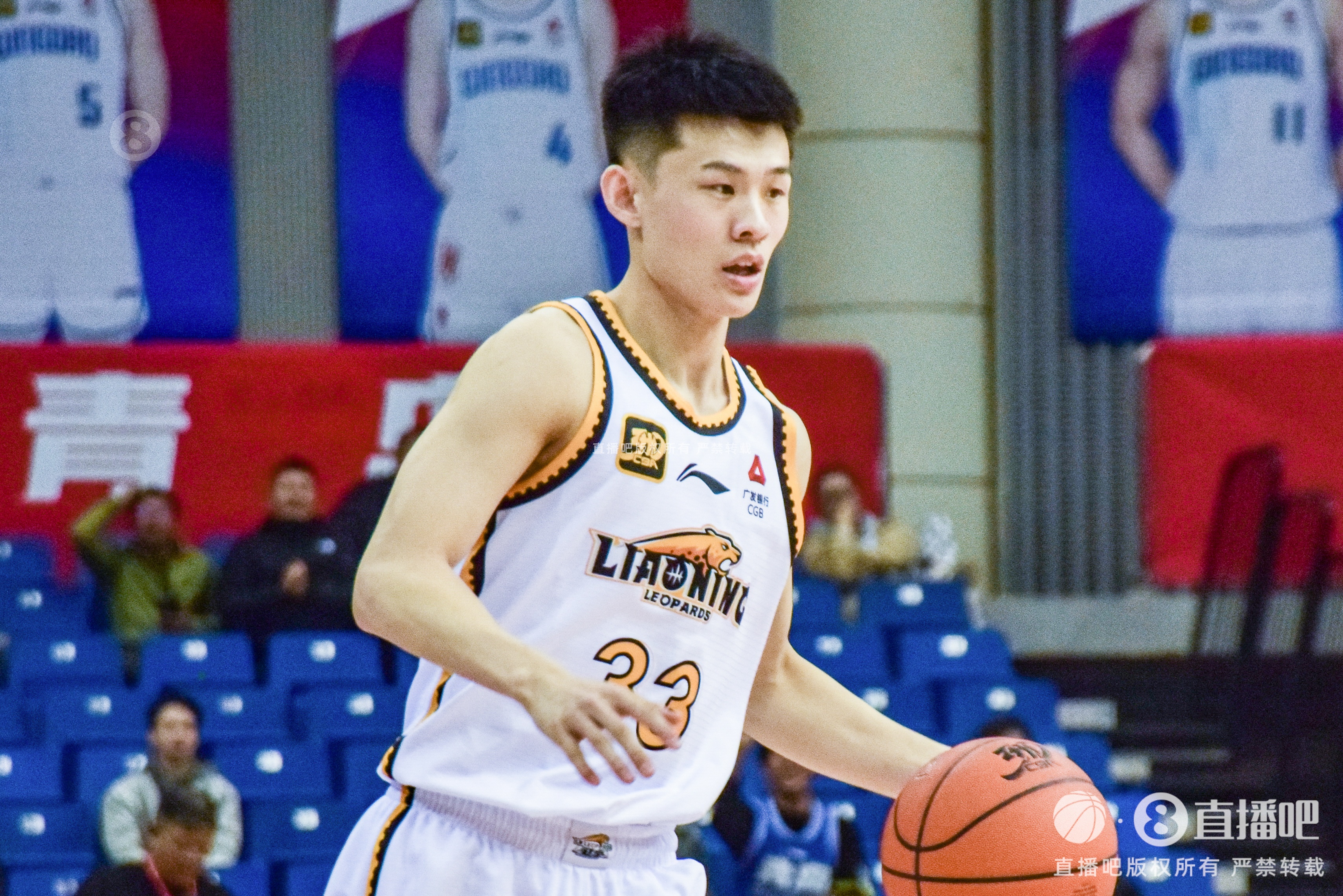 太準了！王嵐嵚半場4記三分球拿下12分2板2助1斷