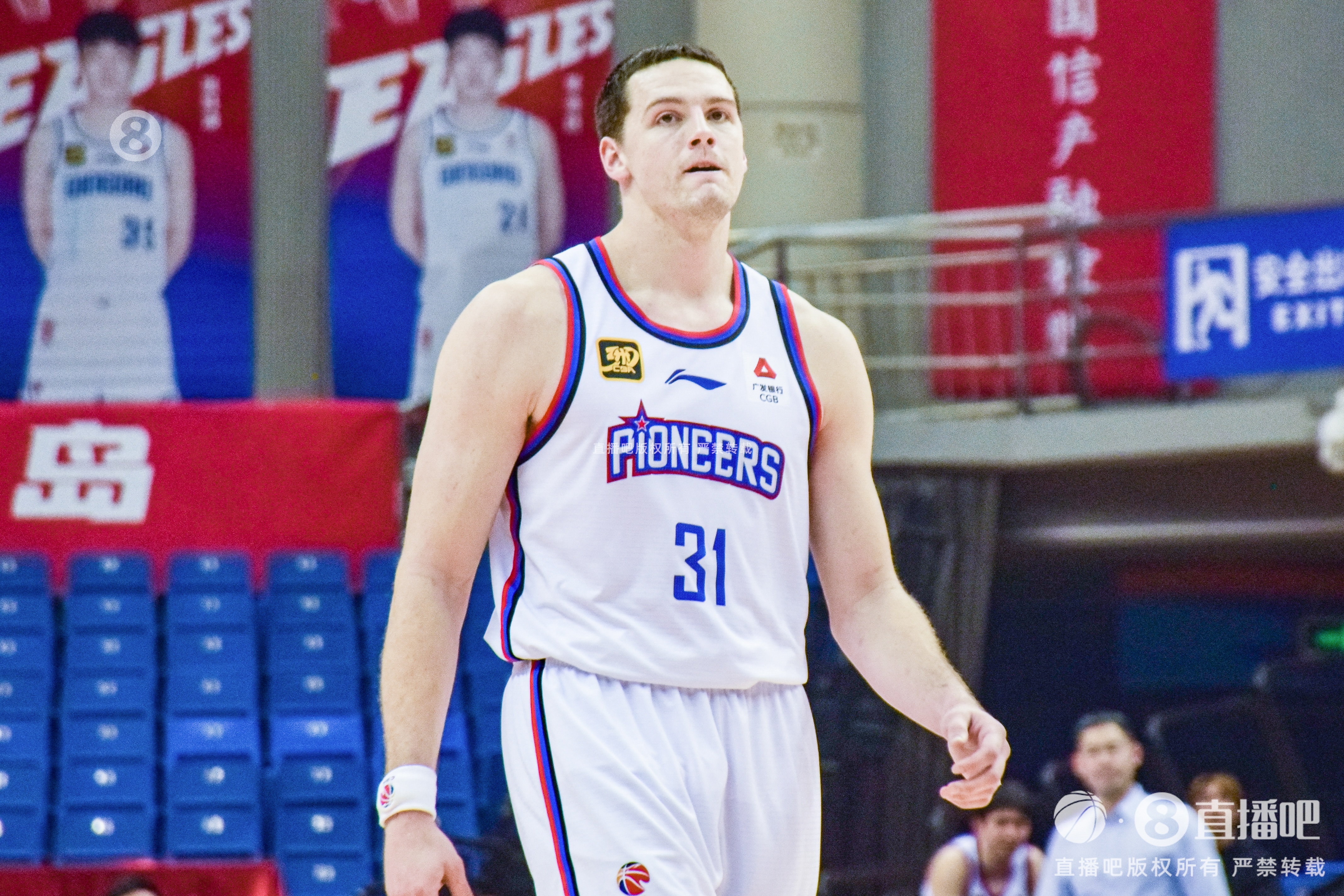 狀態(tài)不對勁！大衛(wèi)-詹姆斯10中3僅拿7分8板4助 4失誤