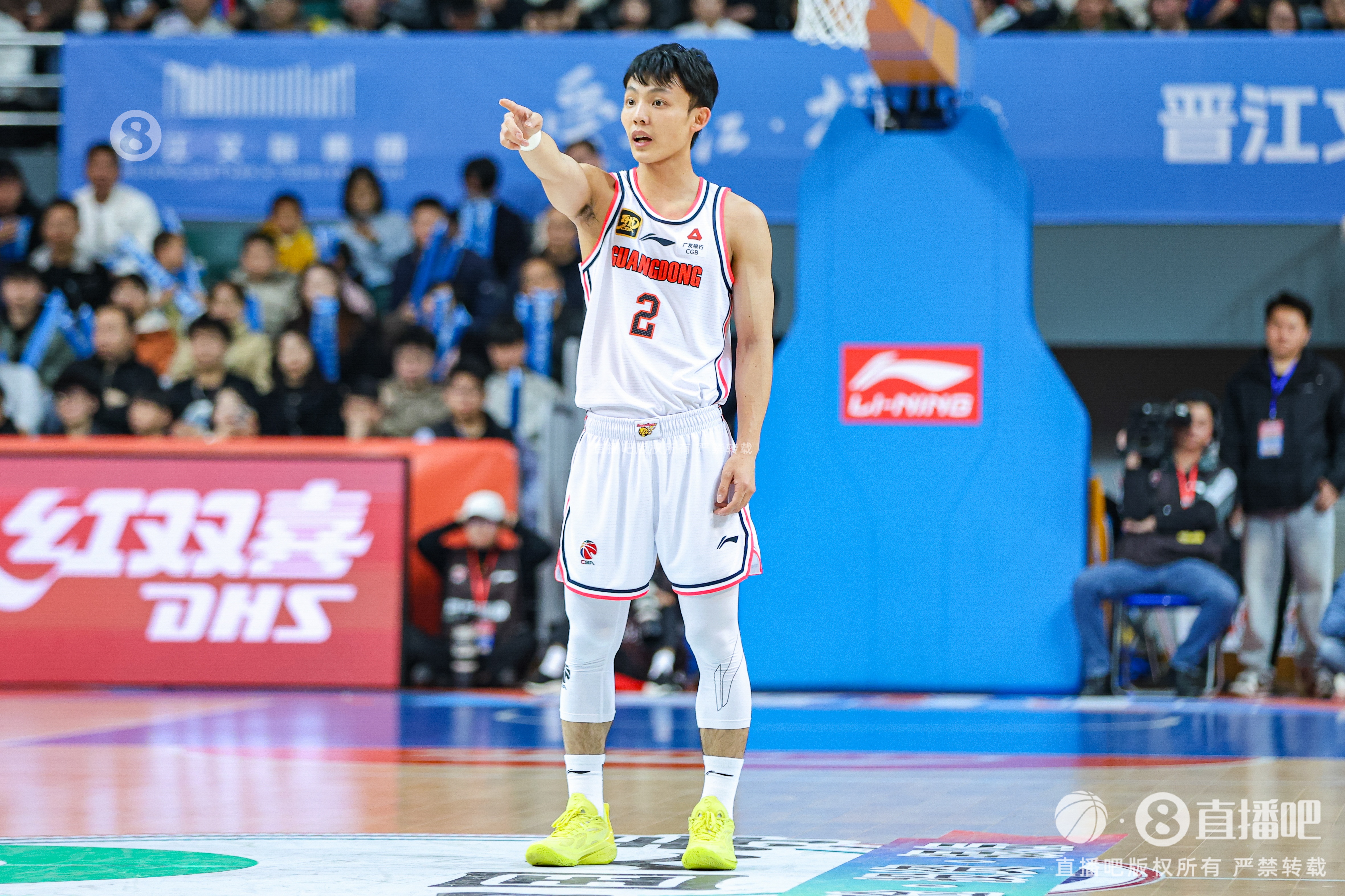 手熱！徐杰打滿首節(jié)5中4拿到10分2助 正負值+17