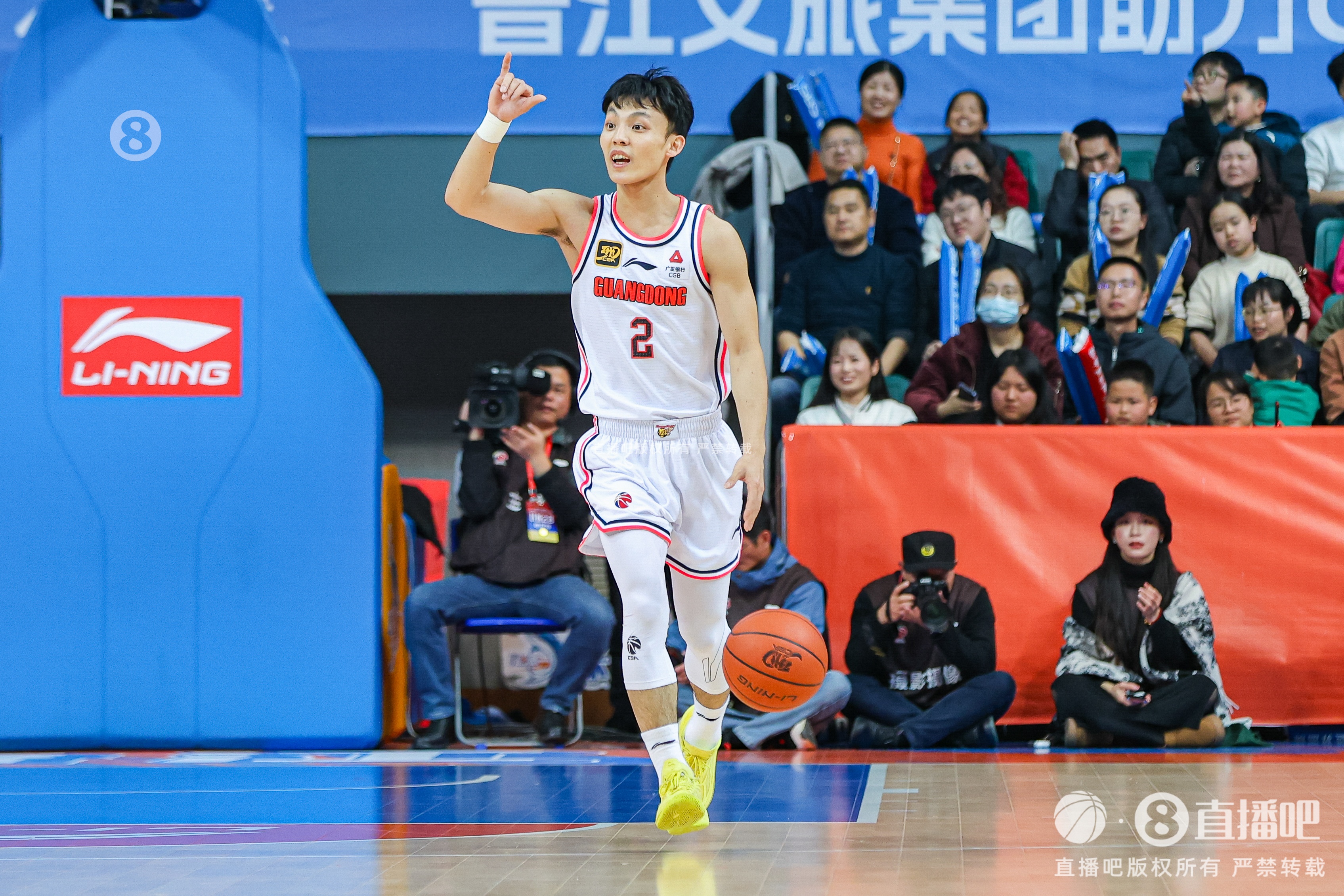 打得輕松！徐杰9中4拿到12分3板6助1斷