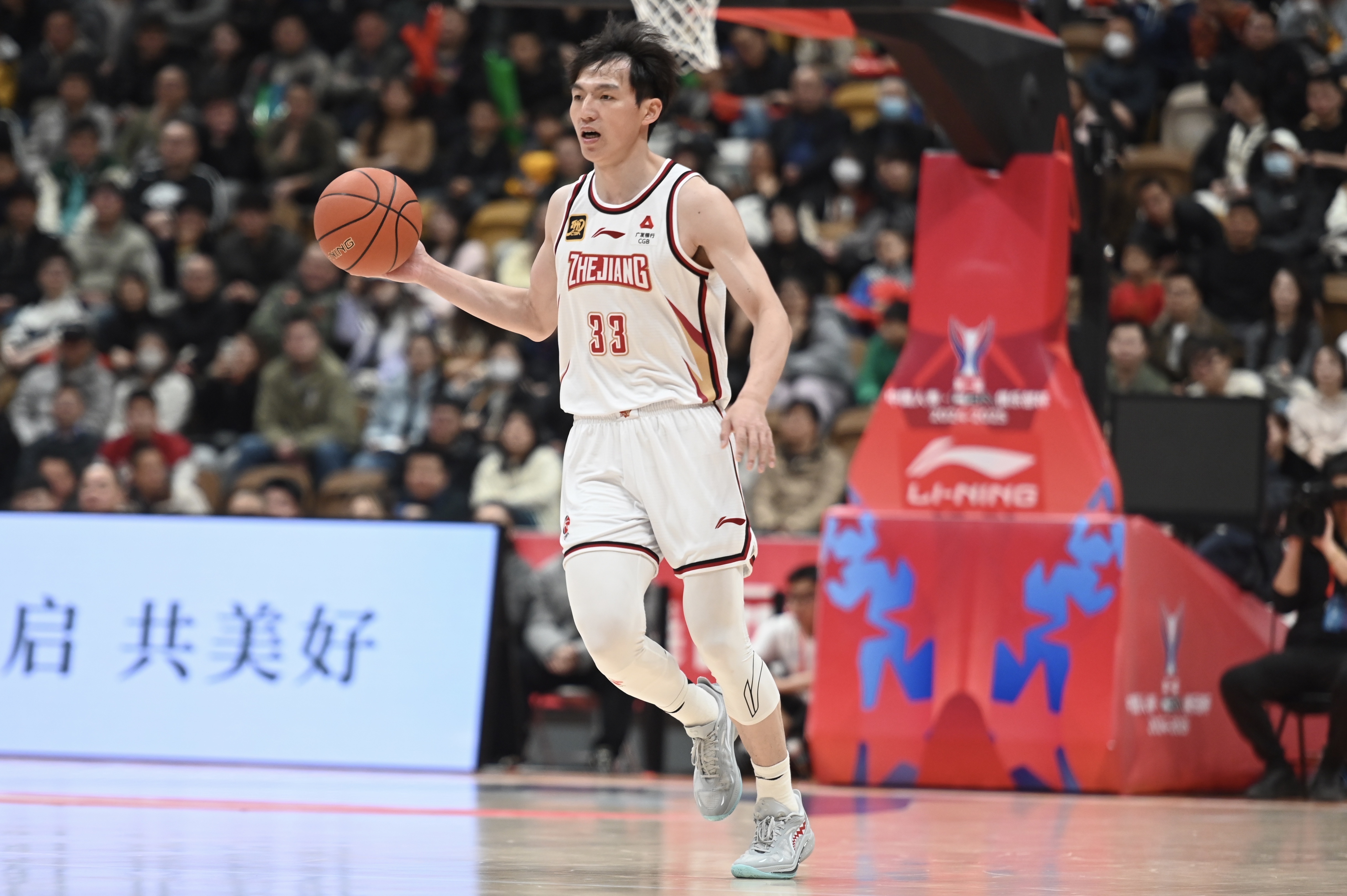 雙槍表現(xiàn)不錯(cuò)！吳前和陸文博均9中5&三分合計(jì)15中7合砍30分